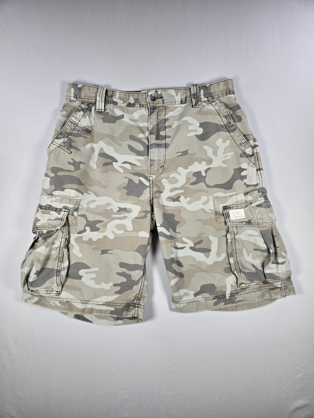 Vintage Levi's Camo Cargo Shorts 2008 Y2K Utility W36